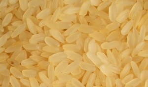 O arroz parbolizado é um pouco amarelado devido ao processo de produção.